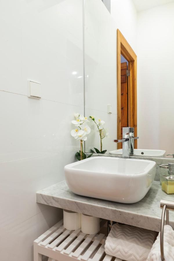 Alfama Terrace Apartment With Authentic XVIII Tiles And Historic Notes 3 Bedrooms & 2 Bathrooms Ac Lisboa Kültér fotó